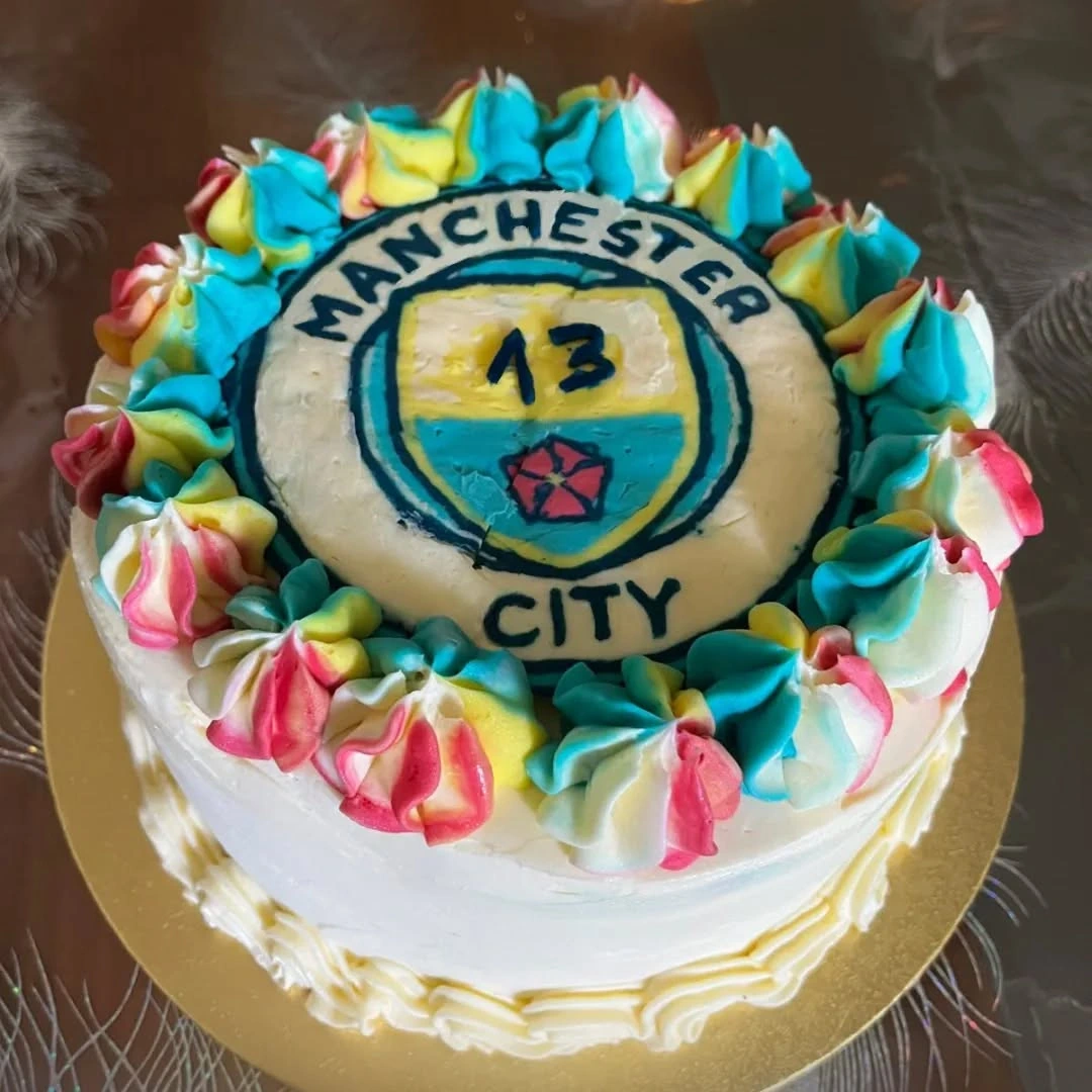 Gâteau décoré aux couleurs d'un club de football