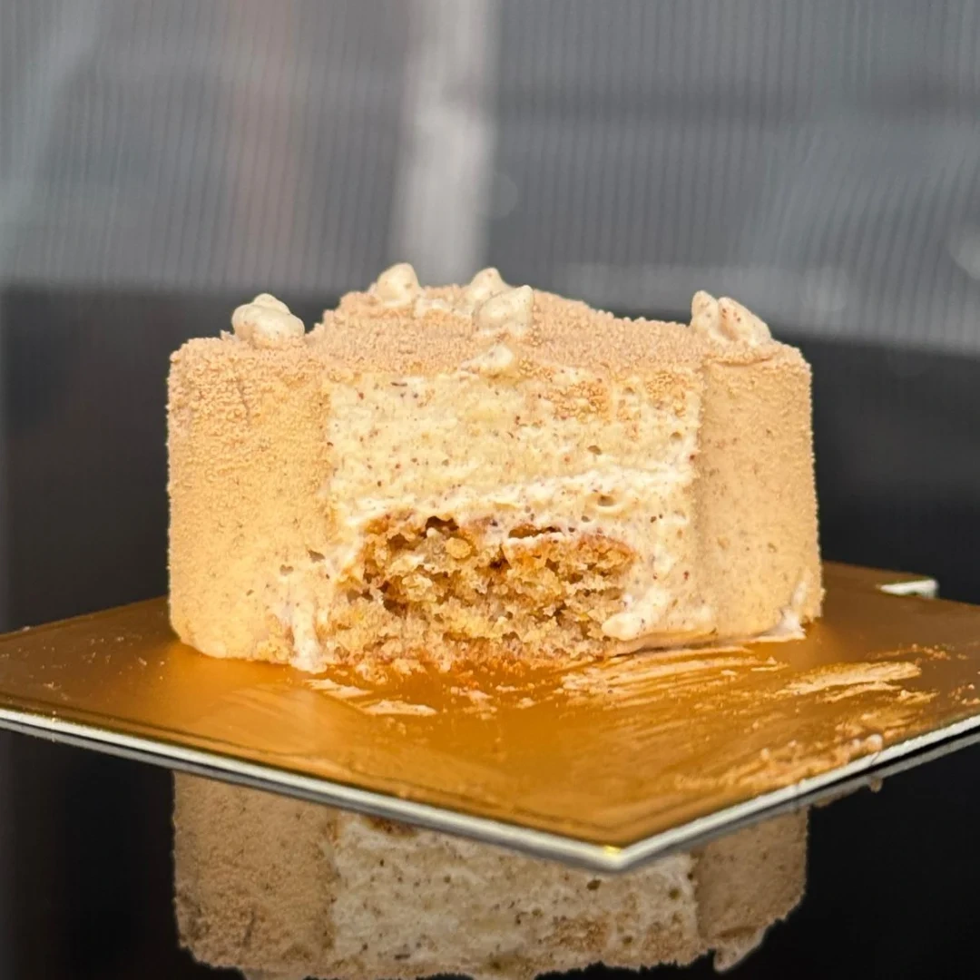 Trompe-l'œil cacahuète coupé en deux